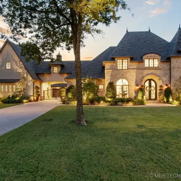 UNPARALLELED LUXURY LIVING IN THE BLUFFS AT STONE CANYON