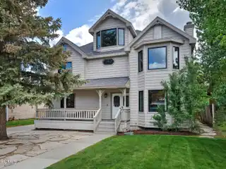 Comfort and Convenience in Sought-after Prospector