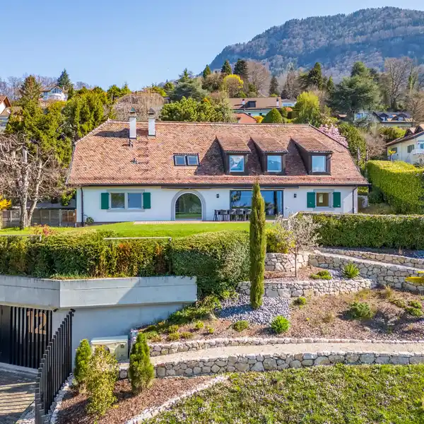 CAPTIVATING VAUDOIS-STYLE PROPERTY