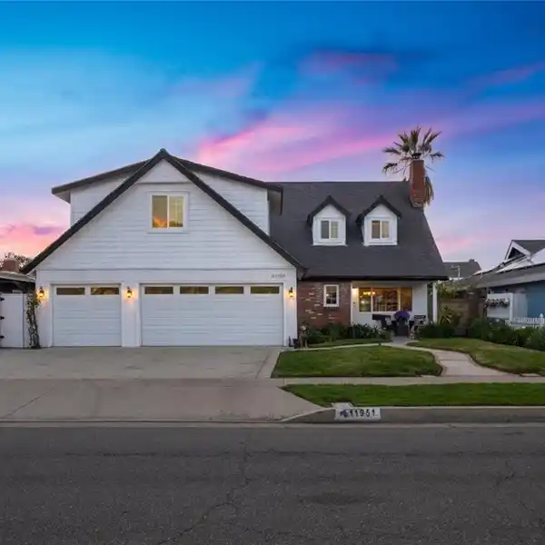 SPACIOUS FOUR-BEDROOM HOME IN ROSSMOOR HIGHLANDS