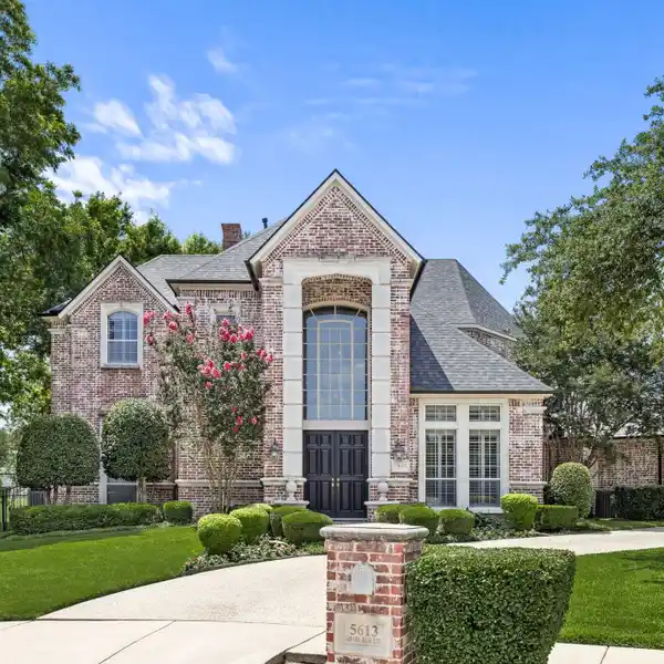 STUNNING GOLF COURSE HOME