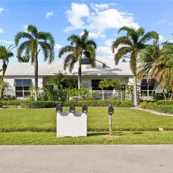 TURNKEY NAPLES PARK INVESTMENT WITH LUSH OUTDOOR SPACE