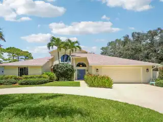 Lakefront Living in the Heart of Jupiter