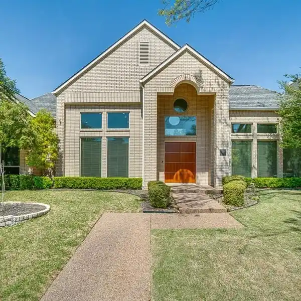 LIGHT CONTEMPORARY HOME