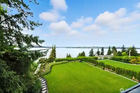 Lake Washington Luxury Redefined