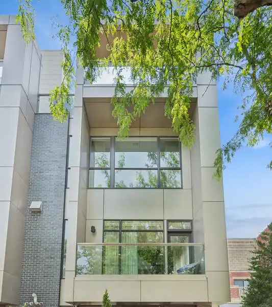 LINCOLN PARK CORNER HOME WITH DREAM ROOF DECK