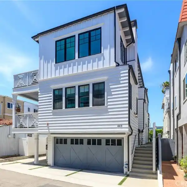 BEACHY CHIC MEETS DOWNTOWN COOL