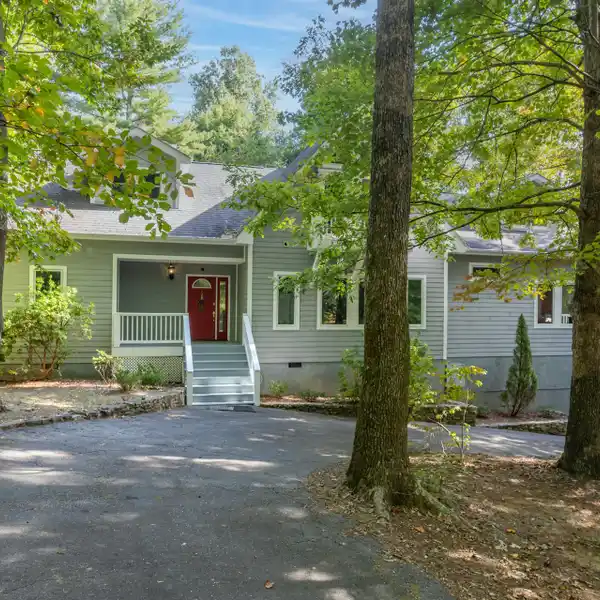 BEAUTIFUL CUSTOM HOME ON OVER FIVE ACRES