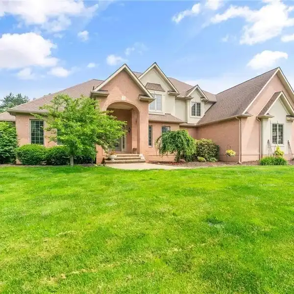 REMARKABLE SIX-BEDROOM ESTATE