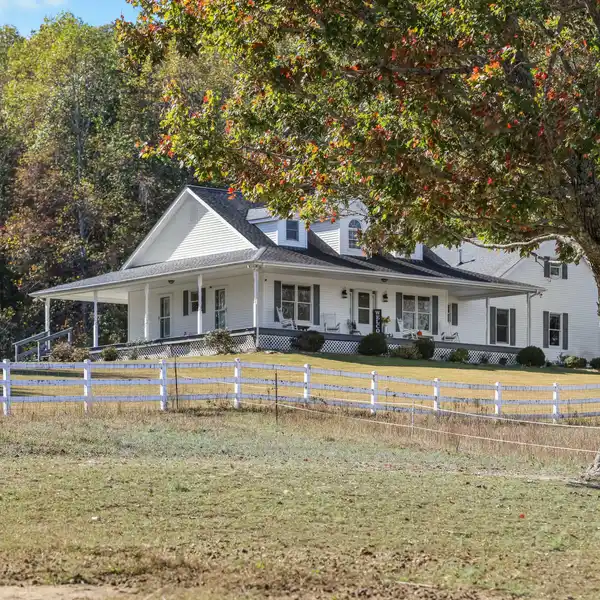 35-PLUS-ACRE EQUESTRIAN PROPERTY