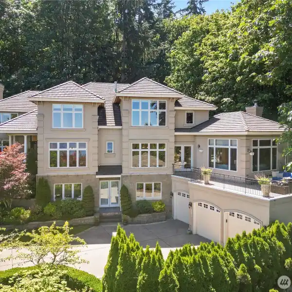LAKEMONT CRAFTSMAN WITH BREATHTAKING VIEWS