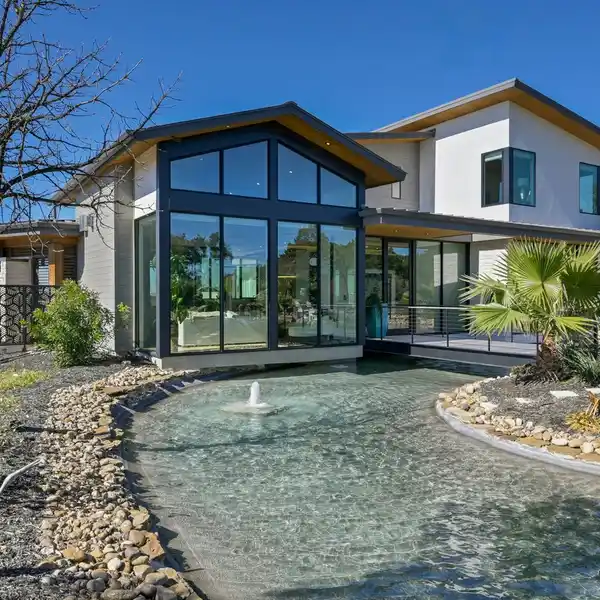 IMPRESSIVE RESORT-STYLE ESTATE WITH HILL COUNTRY VISTAS