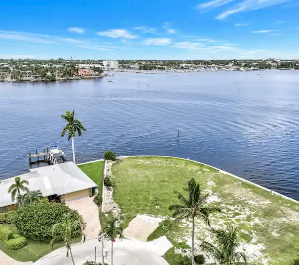 CREATE YOUR WATERFRONT RETREAT IN ROYAL HARBOR