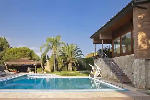 Unique Estate in Santa Apolonia