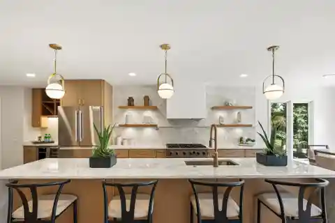 Luxurious Cul-De-Sac Retreat Designed with Comfort and Luxury