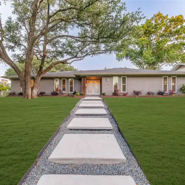 IMMACULATE CORNER-LOT RANCH