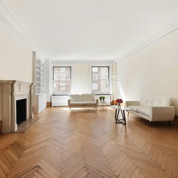 EXPANSIVE HOME IN A GREAT LOCATION