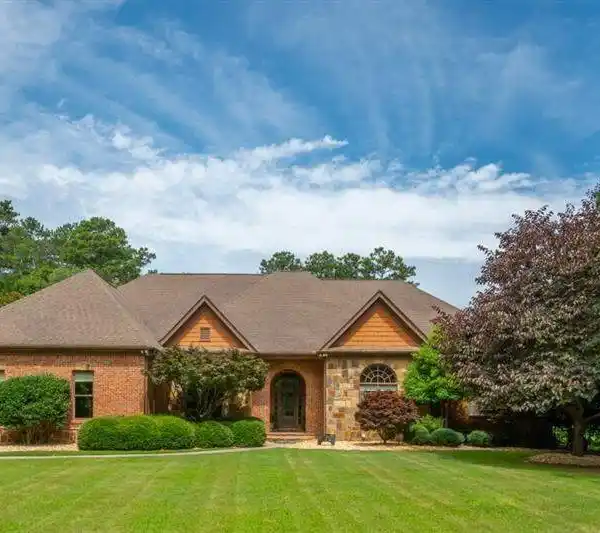 LUXURIOUS ESTATE ON THREE BREATHTAKING ACRES