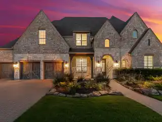 Exquisite Estate in Whitley Place