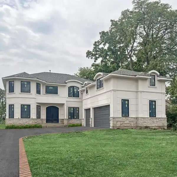 STUNNING MODERN HOME WITH INDOOR OASIS