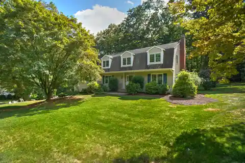 Spacious and Inviting Colonial Perfectly Situated