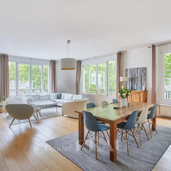 PEACEFUL CORNER APARTMENT ON A QUIET STREET
