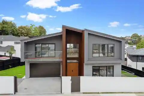 Brand New Home Blending Luxury and Practicality