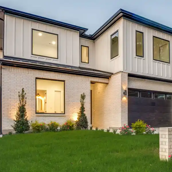 BEAUTIFULLY DESIGNED NEW CONSTRUCTION