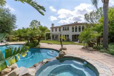 Elegant Estate in Mont Calabasas – Luxury Gated Living