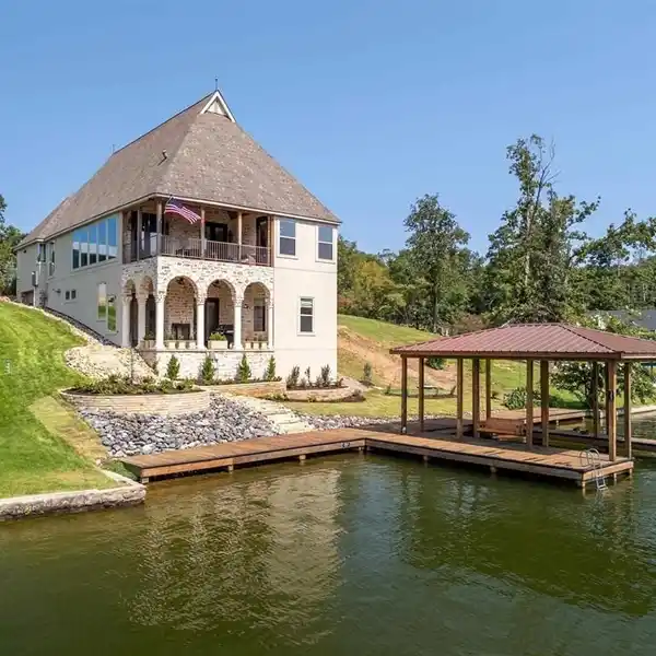 BEAUTIFULLY CUSTOM-BUILT LAKEFRONT HOME