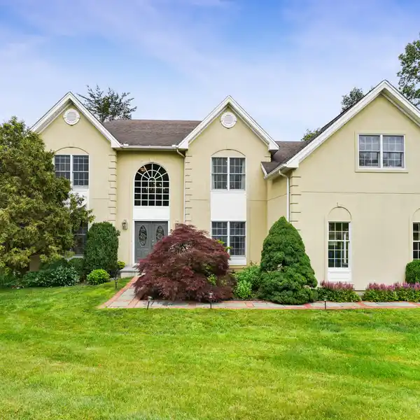 EXCEPTIONAL HOME IN SALEM CHASE