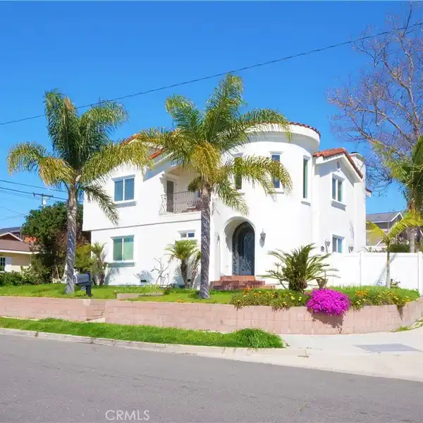 BEAUTIFUL MEDITERRANEAN STYLE SOUTHWOOD HOME
