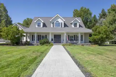 Modern Cape Cod Estate in the Colony