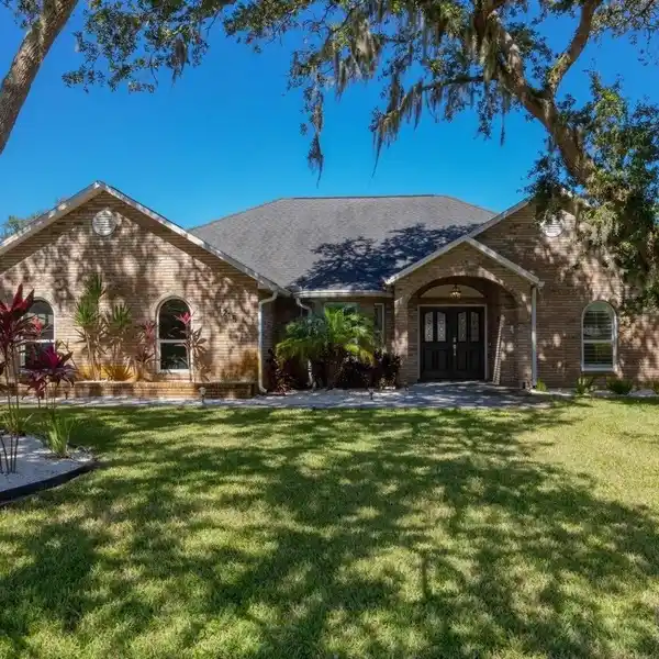 DISTINCTIVE AND MODERN HOME NEAR ANASTASIA STATE PARK