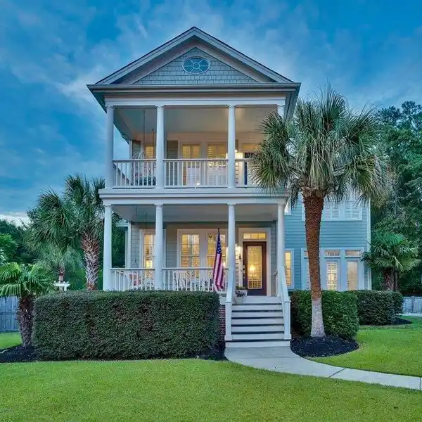 CHARLESTON-STYLE STUNNER IN PURVIANCE LANDING