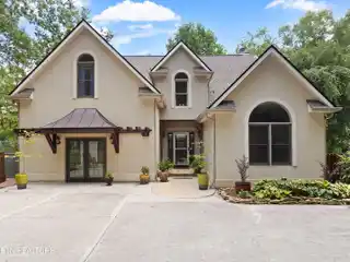 Beautifully Appointed Home in a Retreat-Like Setting