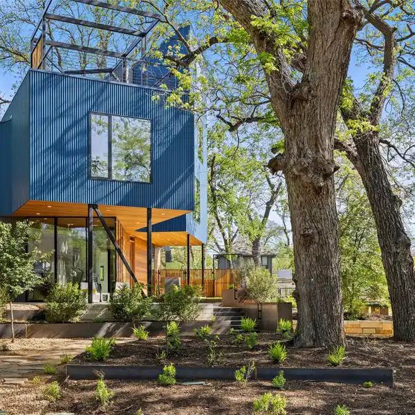 SOPHISTICATED NEW CONSTRUCTION