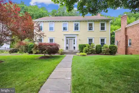 Classic Colonial in Desirable Fallsreach