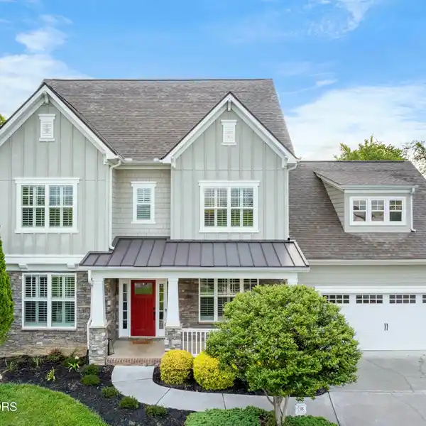 LUXURIOUS SANCTUARY IN FARRAGUT
