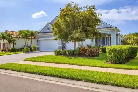 Exceptionally Appointed Pool Home in the Estuary