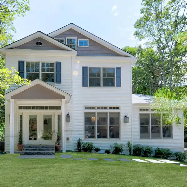 NEWLY BUILT BEAUTY FOR RENT