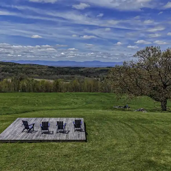 EXPANSIVE ACREAGE IN A CONVENIENT LOCATION