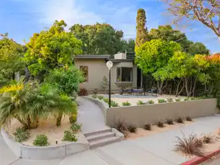 Stunning Mid-Century Home Near Hendry’s Beach