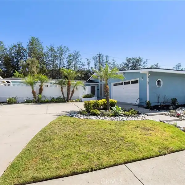 BEAUTIFULLY REIMAGINED MID-CENTURY MODERN HOME