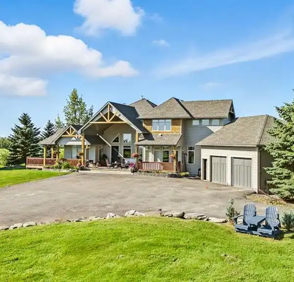 SPRAWLING HOME WITH STUNNING EAGLE LAKE VIEWS