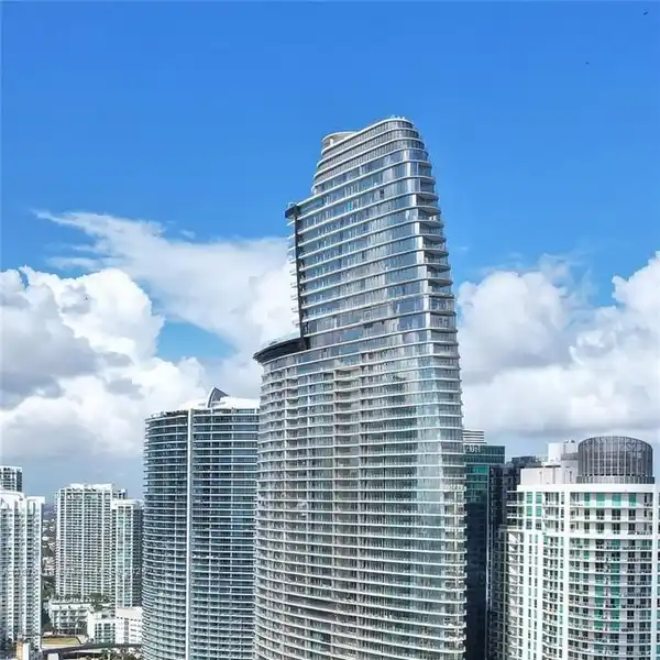 PANORAMIC MIAMI SKYLINE FROM EXCLUSIVE CONDO