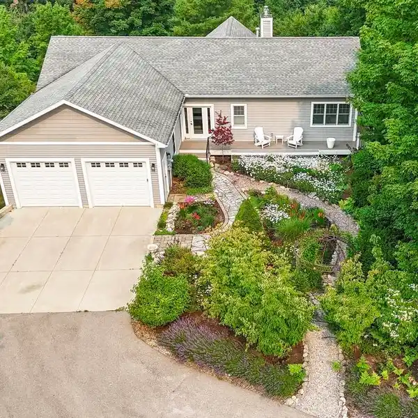 PRIVATE LEELANAU COUNTY RETREAT