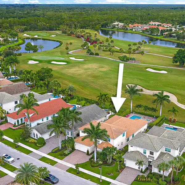 ELEGANT GOLF COURSE ESTATE WITH IMMEDIATE FULL GOLF MEMBERSHIP
