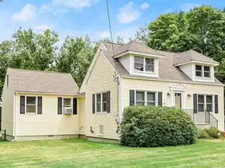 Charming Bungalow at the End of a Quiet Cul-de-sac