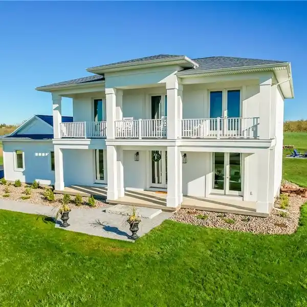 ARCHITECT DESIGNED NEWER BUILD IN LAKEWOOD ESTATES